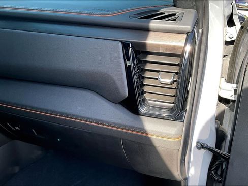 Used 2025 GMC Sierra 2500 AT4 w/ AT4 Premium Plus Package image 18