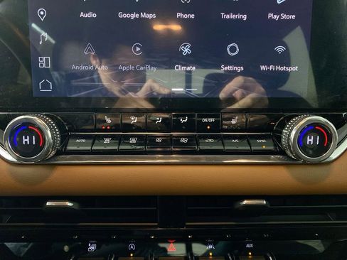 Used 2023 GMC Canyon AT4 w/ Technology Package image 18