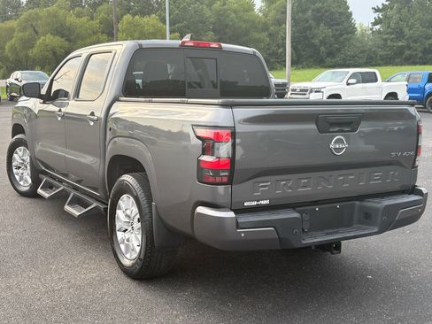 Used 2022 Nissan Frontier SV AWD/4WD image 9