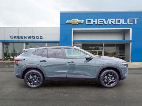 New 2026 Chevrolet Trax LT w/ Driver Confidence Package FWD image 2