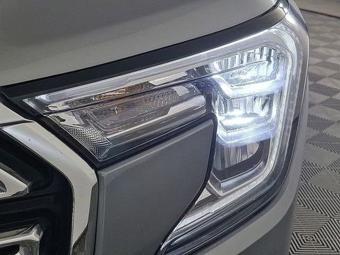 Used 2024 GMC Terrain SLT image 13