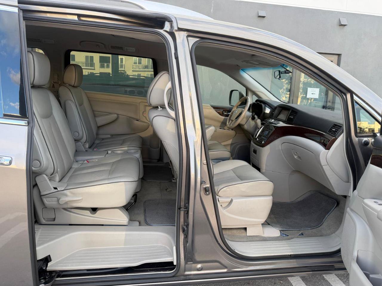 Used 2016 Nissan Quest SV w/ Leather Package FWD image 12