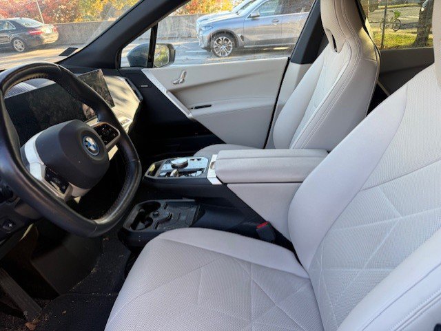 Used 2024 BMW iX xDrive50 w/ Sport Package AWD/4WD image 3