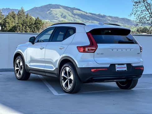 Used 2025 Volvo XC40 B5 Plus w/ Protection Package Premier image 3