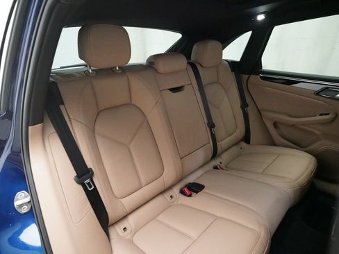 Certified 2024 Porsche Macan AWD/4WD image 23