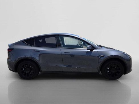 Used 2023 Tesla Model Y 2WD image 6