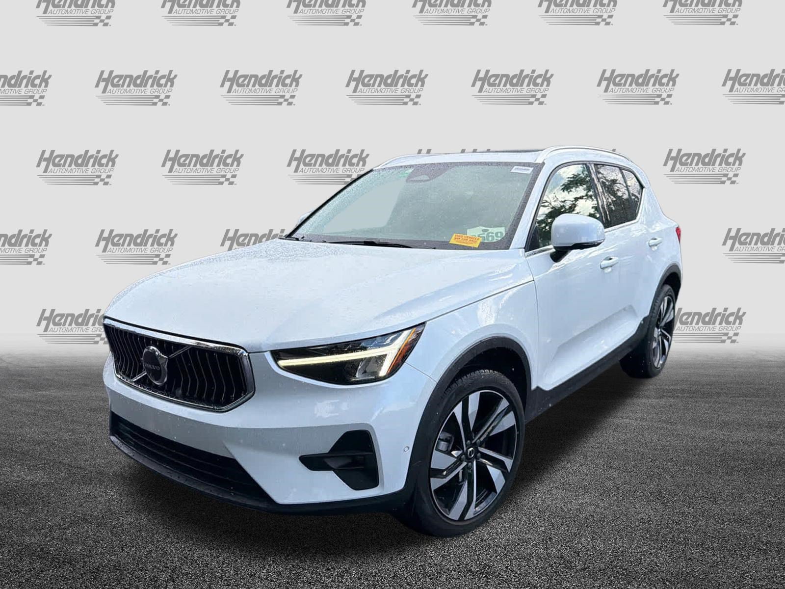 Certified 2024 Volvo XC40 B5 Plus AWD/4WD image 6