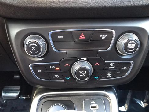 Used 2019 Jeep Compass Latitude w/ Popular Equipment Group AWD/4WD image 27