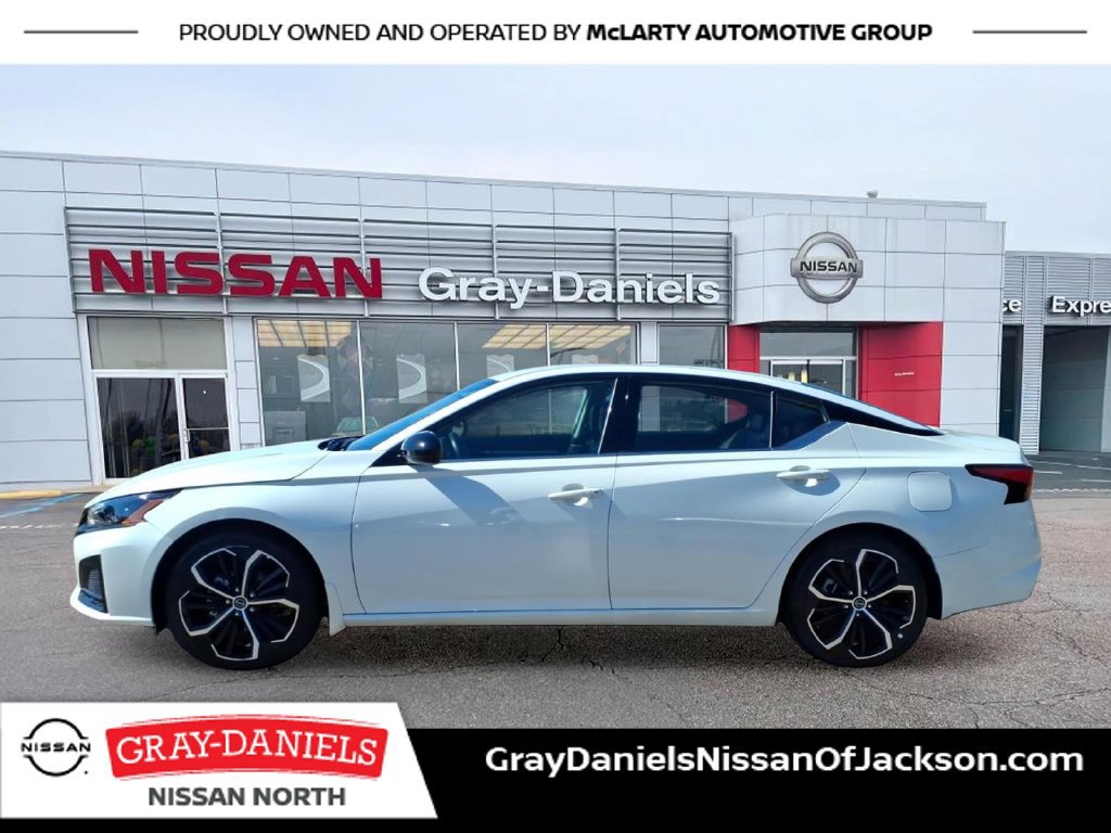 Used 2025 Nissan Altima 2.5 SR FWD image 4