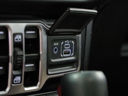 Used 2022 Jeep Wrangler Unlimited Sahara w/ Cold Weather Group image 21