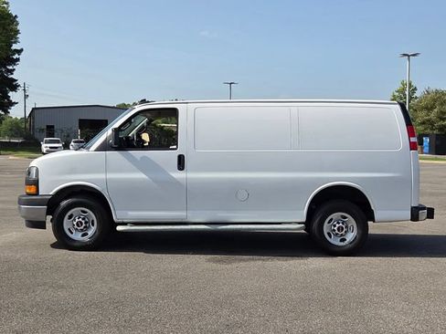 Used 2024 GMC Savana 2500 w/ Driver Convenience Package RWD image 2