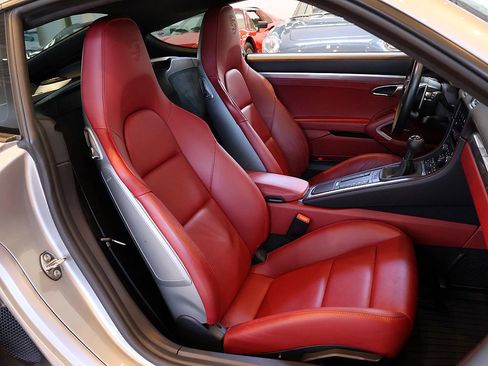 Used 2021 Porsche 718 Cayman GTS RWD image 19