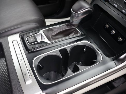 Used 2023 Kia Carnival LX image 9