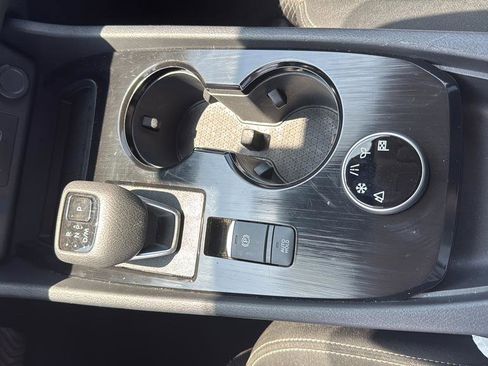 Used 2025 Nissan Rogue SV AWD/4WD image 25