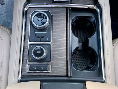 Used 2023 Ford Expedition Limited image 16