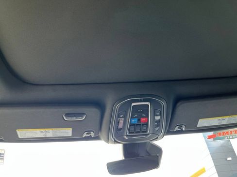 Used 2025 Jeep Wagoneer Series III w/ Premium Group I AWD/4WD image 12