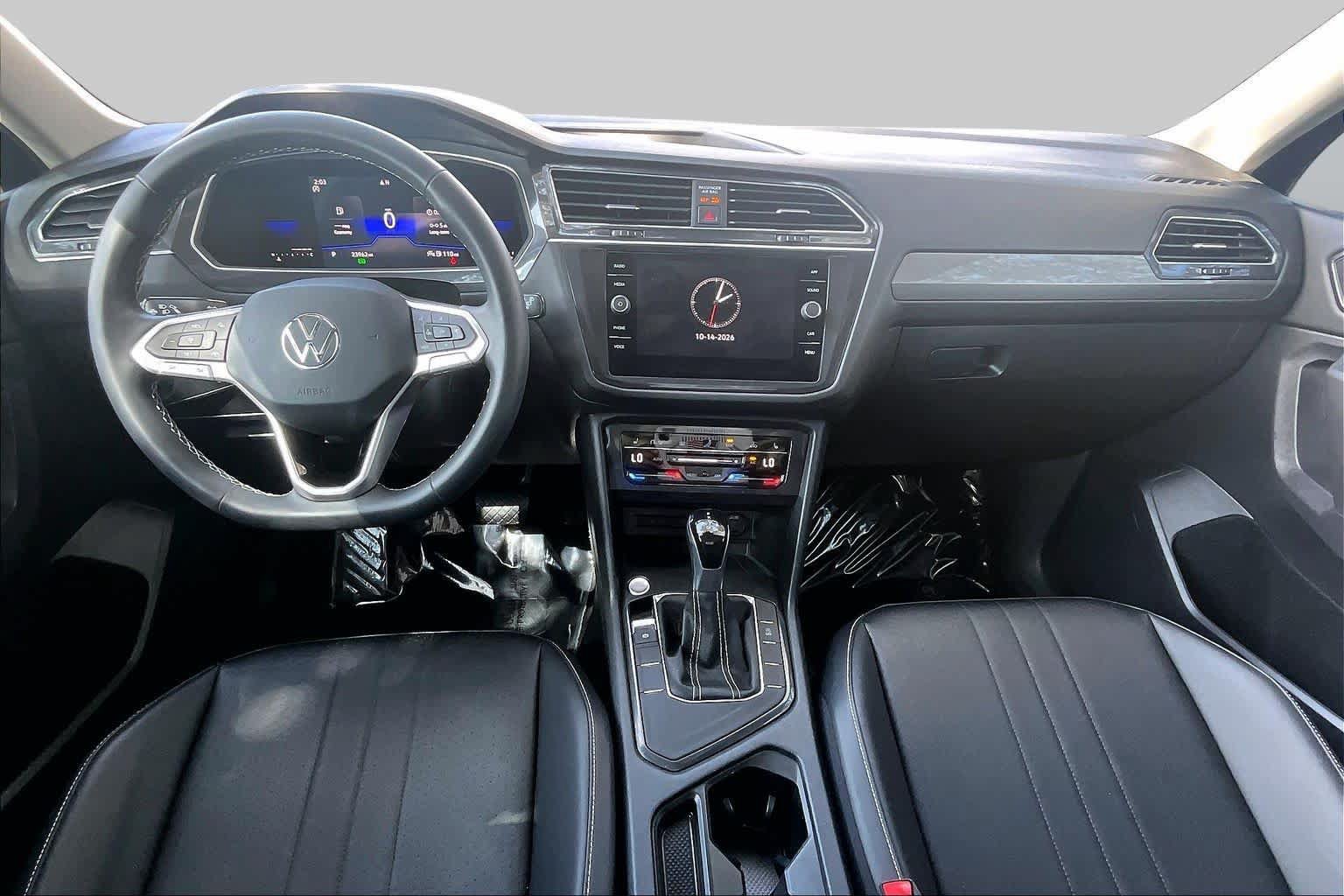 Used 2022 Volkswagen Tiguan SE w/ Panoramic Sunroof Package FWD image 16
