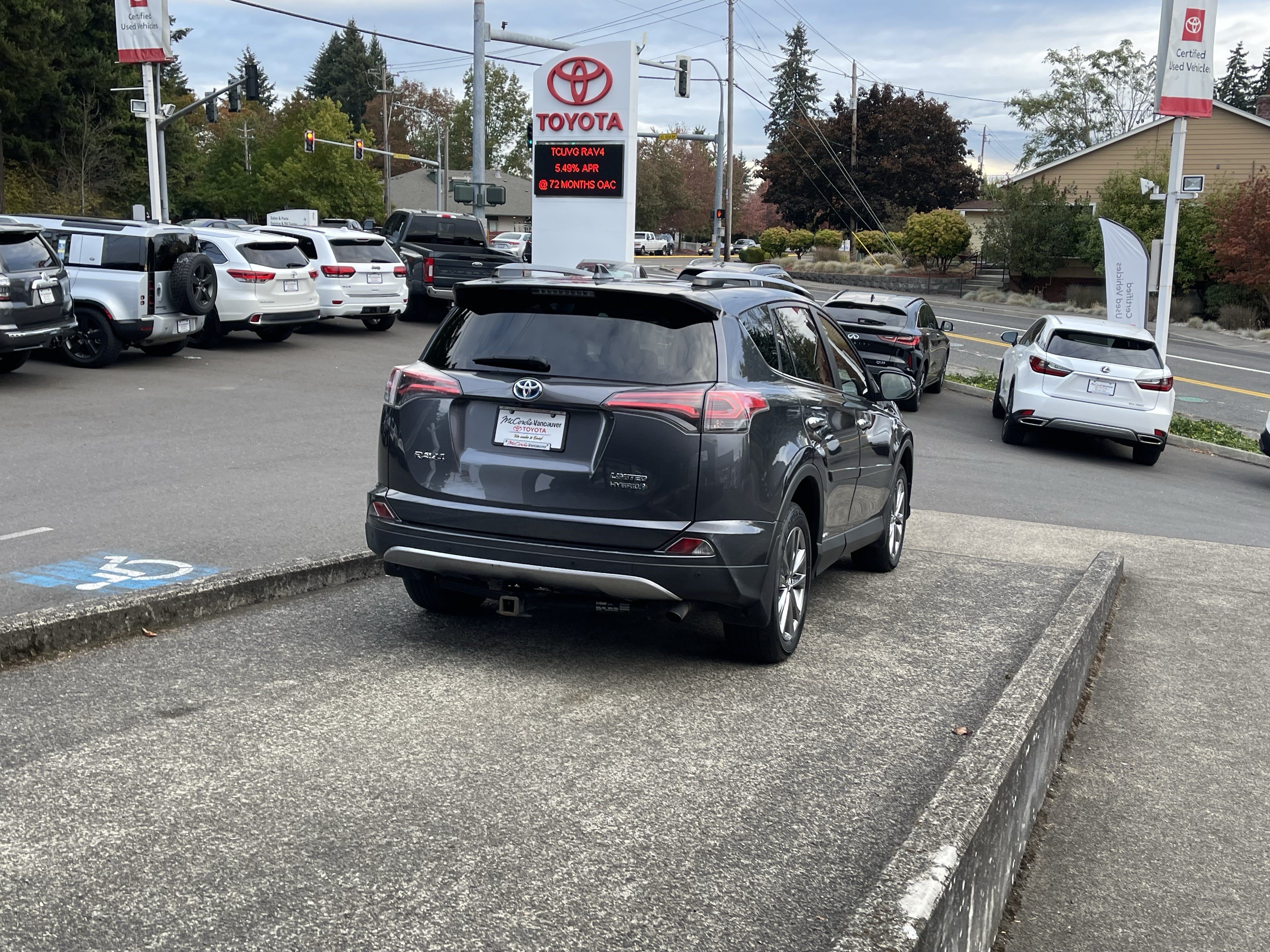 Used 2017 Toyota RAV4 Limited w/ Advanced Technology Package AWD/4WD image 7