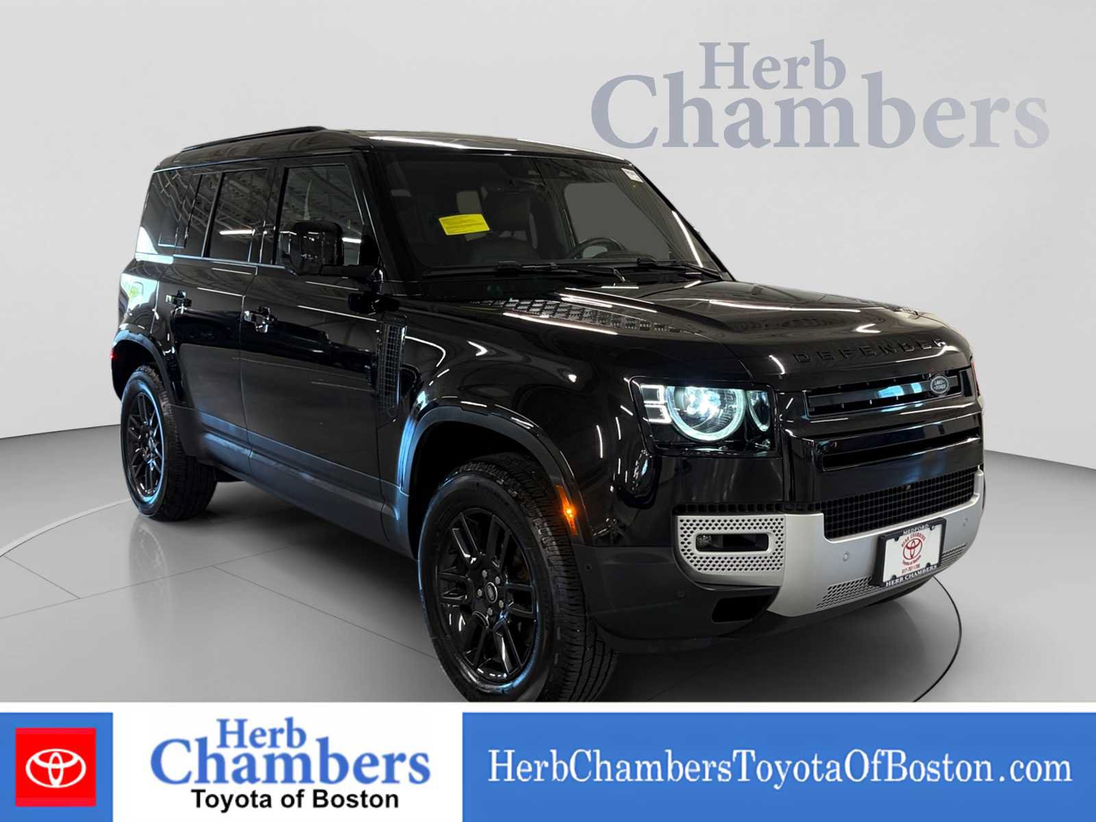 Used 2025 Land Rover Defender 110 S AWD/4WD image 1
