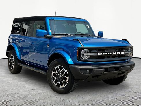 Used 2024 Ford Bronco Outer Banks AWD/4WD image 3