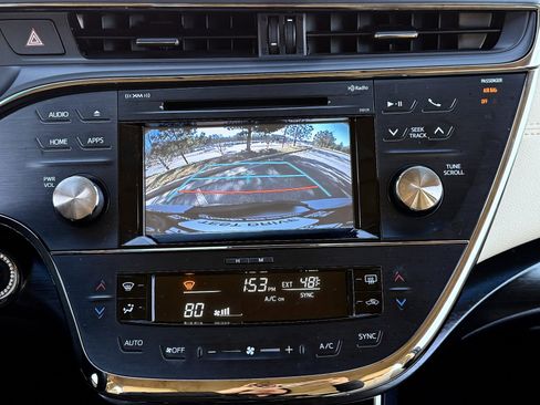 Used 2018 Toyota Avalon XLE image 29