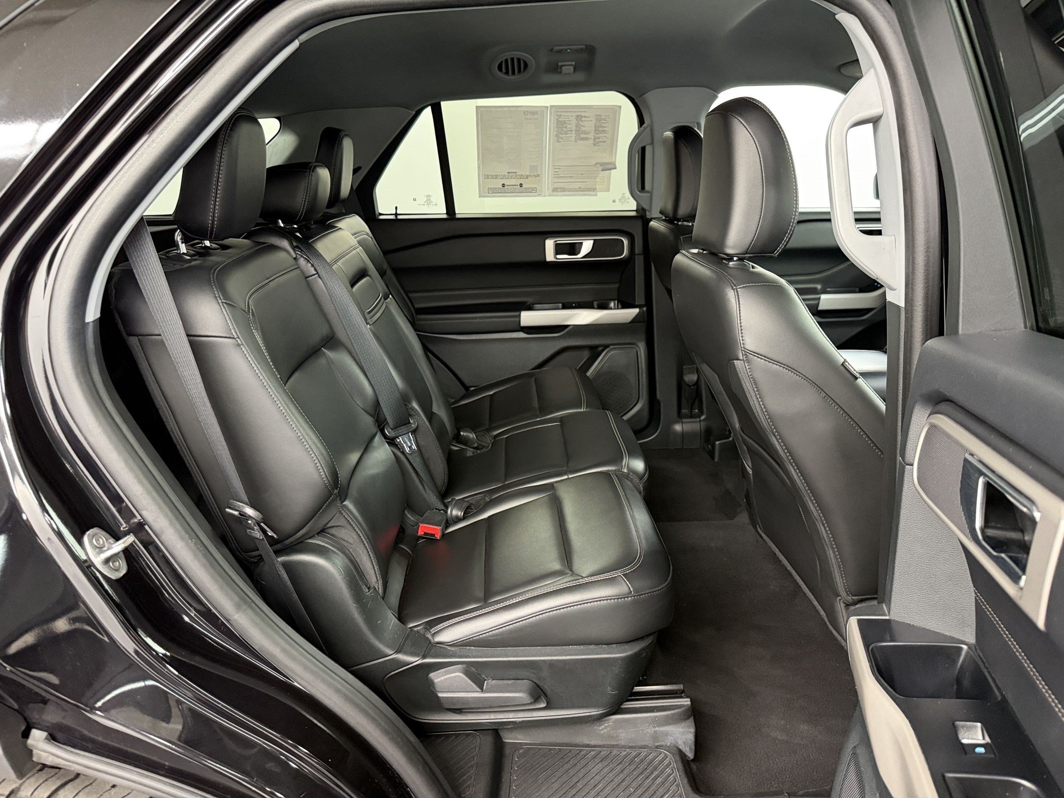 Used 2024 Ford Explorer XLT w/ Equipment Group 202A RWD image 29