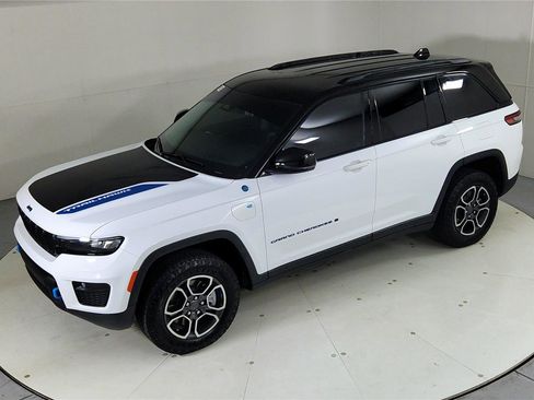 Used 2024 Jeep Grand Cherokee Trailhawk w/ Luxury Tech Group III image 44