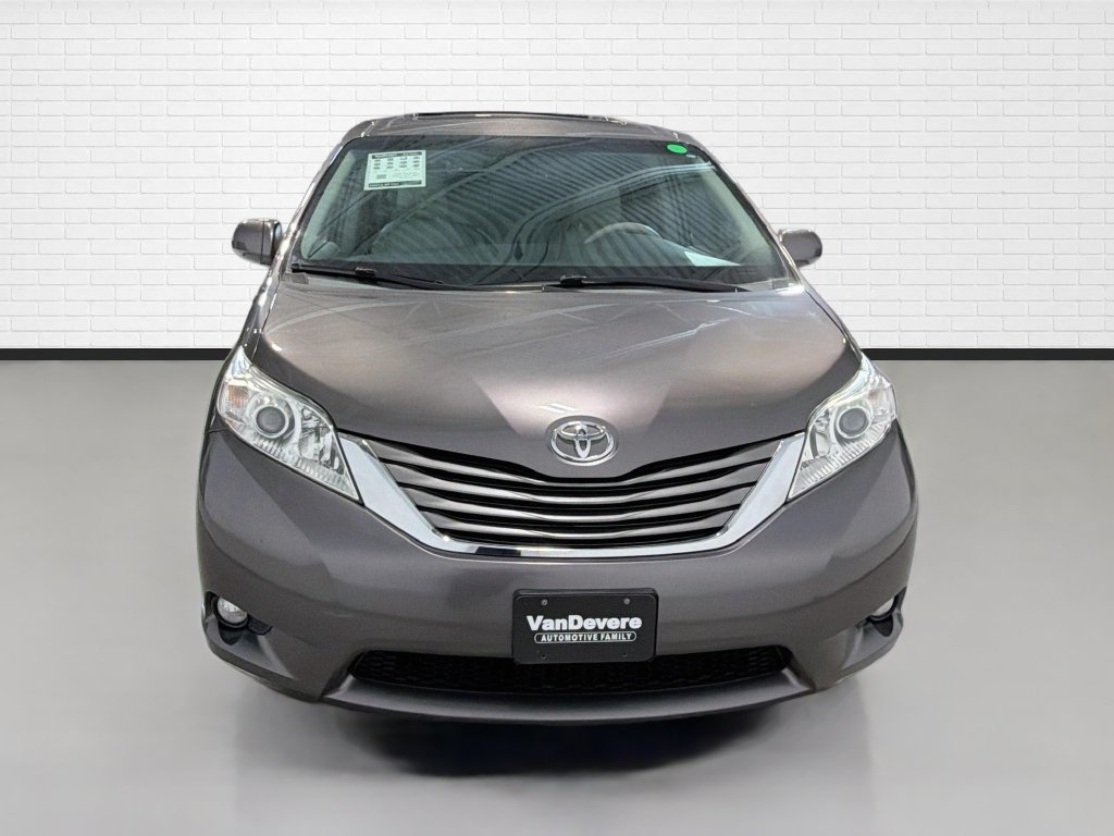 Used 2014 Toyota Sienna XLE FWD image 2