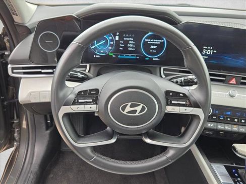 Used 2025 Hyundai Elantra Limited FWD image 13
