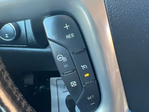 Used 2013 GMC Yukon XL SLT w/ SLT-2 Equipment Package AWD/4WD image 23