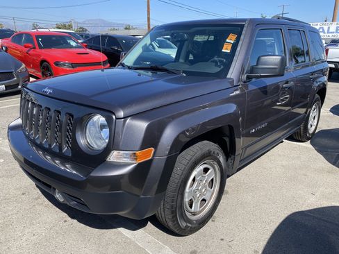 Used 2016 Jeep Patriot Sport FWD image 2