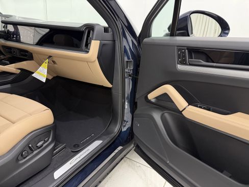 New 2026 Porsche Cayenne AWD/4WD image 22