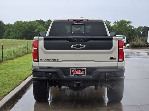 New 2026 Chevrolet Silverado 2500 ZR2 w/ ZR2 Bison Edition AWD/4WD image 4
