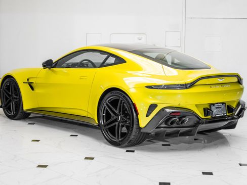 Used 2025 Aston Martin V8 Vantage Coupe image 2