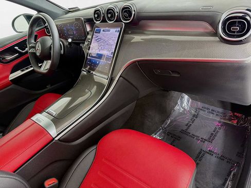 Used 2024 Mercedes-Benz GLC 300 4MATIC image 28