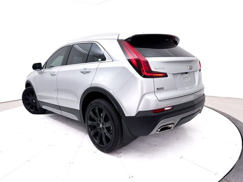 Used 2022 Cadillac XT4 Premium Luxury FWD image 2