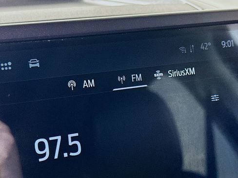 Used 2024 Ford Edge Titanium image 23