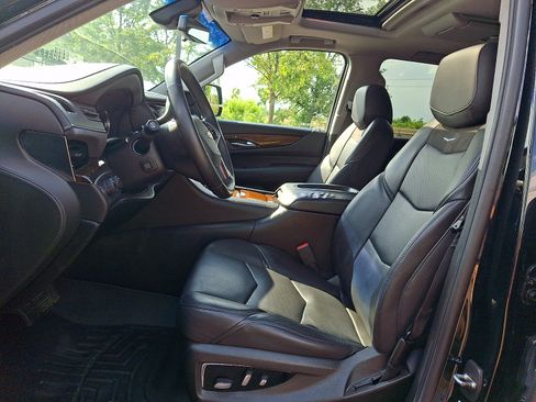 Used 2018 Cadillac Escalade Premium Luxury AWD/4WD image 15