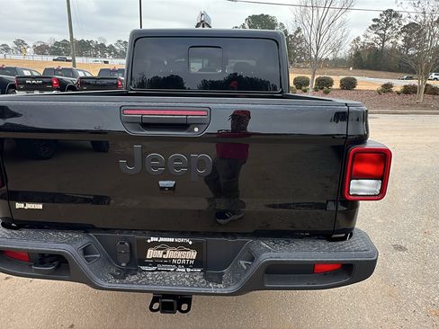 New 2026 Jeep Gladiator Sport AWD/4WD image 9