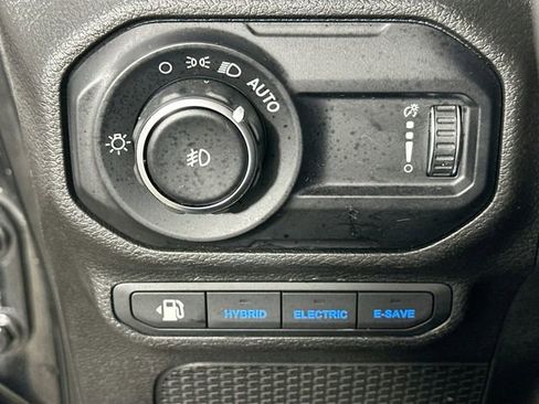 Used 2023 Jeep Wrangler Unlimited Sahara w/ Cold Weather Group AWD/4WD image 24