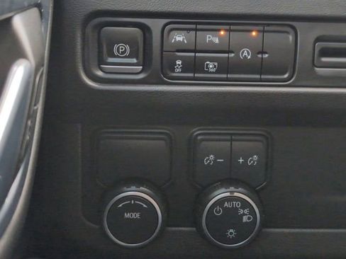 Used 2023 Chevrolet Tahoe LT w/ Luxury Package image 17