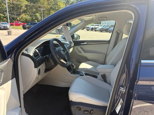 Used 2024 Volkswagen Tiguan SE AWD/4WD image 19