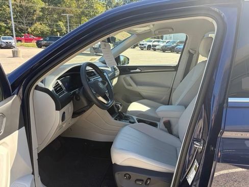 Used 2024 Volkswagen Tiguan SE AWD/4WD image 19