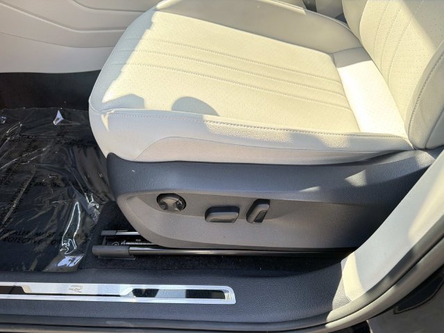 Certified 2024 Volkswagen Tiguan SE R-Line FWD image 18