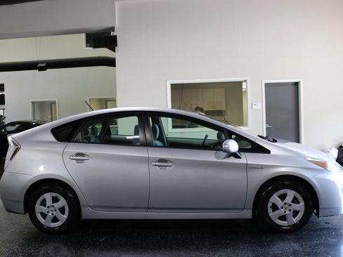 Used 2010 Toyota Prius FWD image 2
