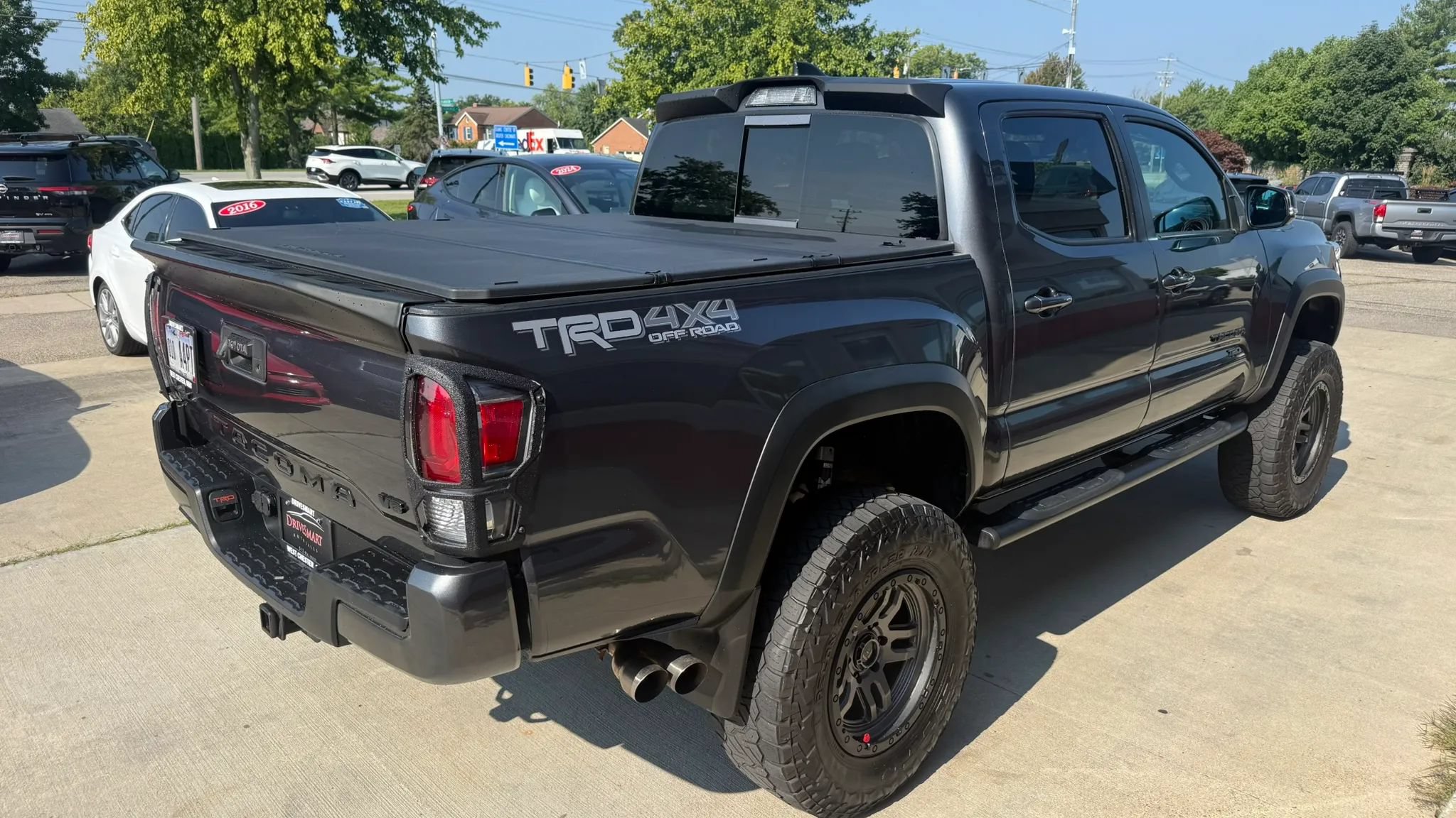 Used 2023 Toyota Tacoma TRD Off-Road AWD/4WD image 3