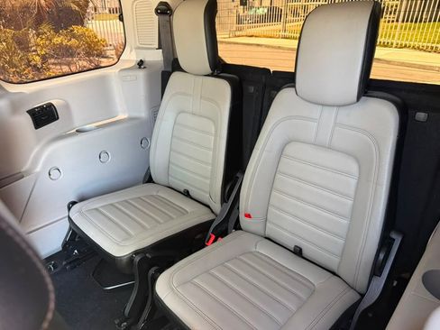 Used 2019 Ford Transit Connect Titanium w/ Titanium Premium Package FWD image 18