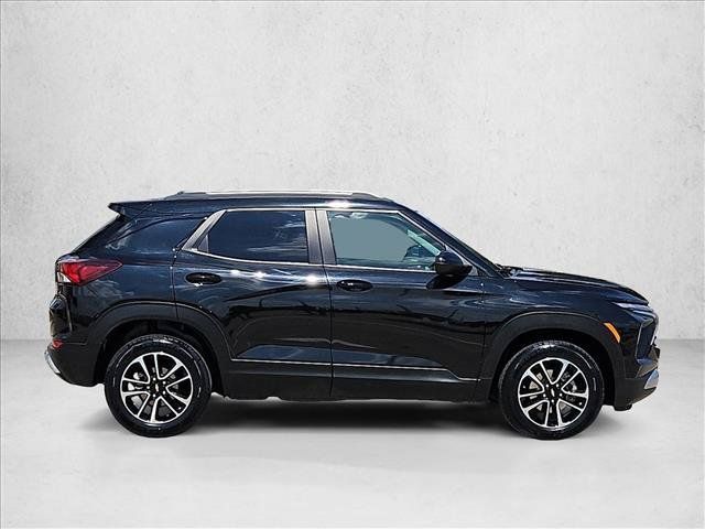 Used 2024 Chevrolet TrailBlazer LT w/ Driver Confidence Package AWD/4WD image 4
