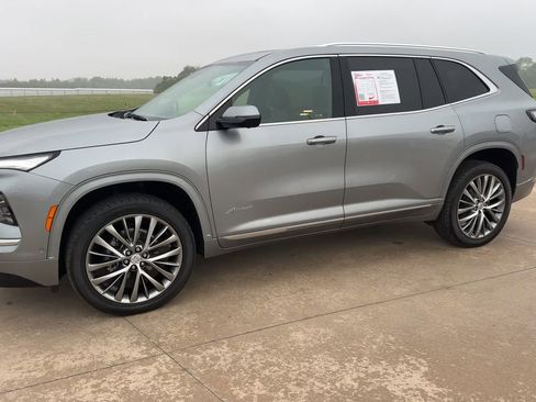 Used 2025 Buick Enclave Avenir w/ Super Cruise Package FWD image 5