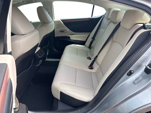 Used 2025 Lexus ES 350 w/ Premium Package FWD image 12